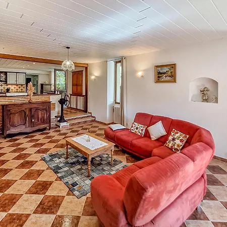 5 Bedroom Gorgeous In Sainte-marthe Ferienhaus