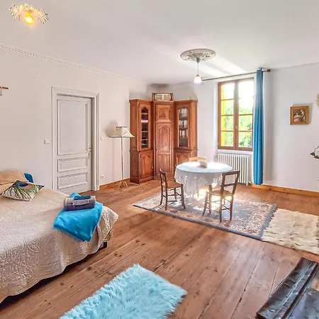 5 Bedroom Gorgeous In Sainte-marthe Sainte-Marthe (Lot-et-Garonne)