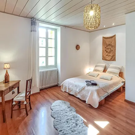 5 Bedroom Gorgeous In Sainte-marthe * Sainte-Marthe (Lot-et-Garonne)