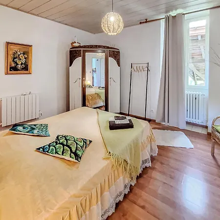 5 Bedroom Gorgeous In Sainte-marthe * Sainte-Marthe (Lot-et-Garonne)