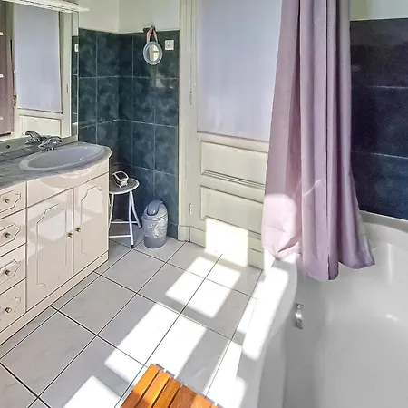 5 Bedroom Gorgeous In Sainte-marthe